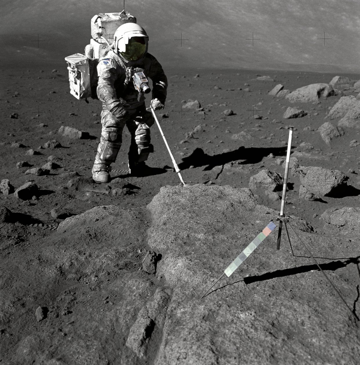 Apollo 17 - NASA, 1972.    1160071   ja       japanese Successfully Translated  Original: The Veteran (Portrait of George Reynolds) Translat: The Veteran (Portrait of George Reynolds) 1366419 ja japanese Successfully Translated Original: Gezicht op Dōtonbo 作： NASA画像