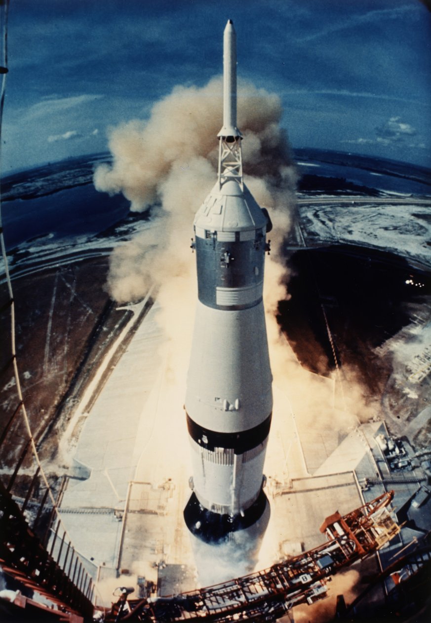 アポロのリフトオフ、1969 年。 作： NASA画像
