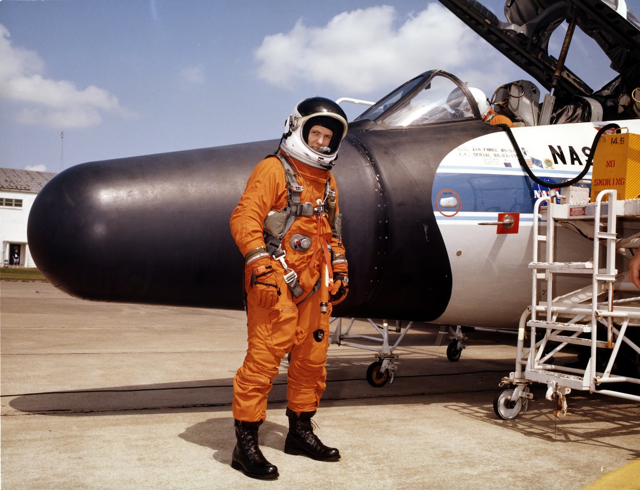 NASA の宇宙飛行士と実験用飛行機、1979 年。 作： NASA画像