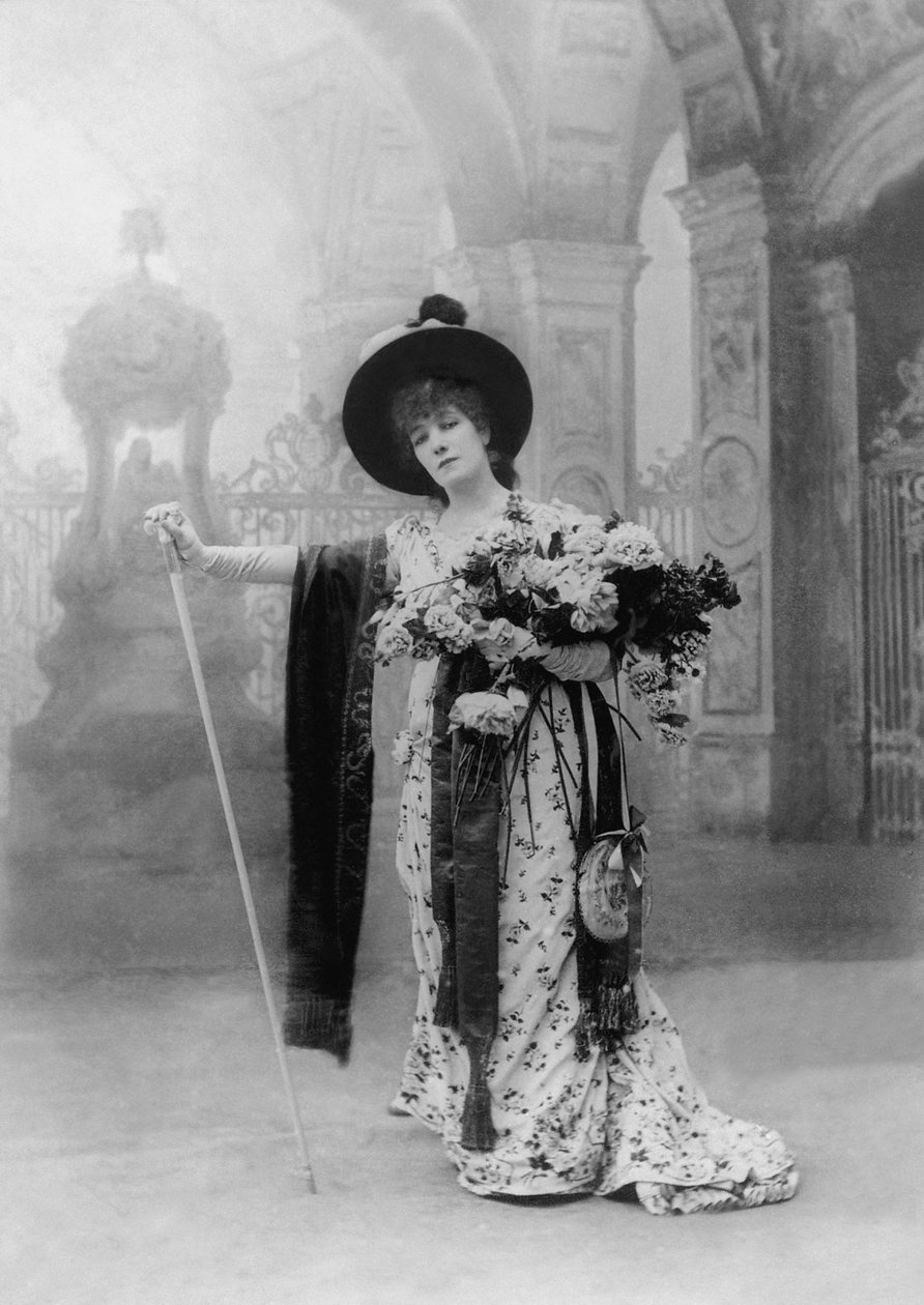 1887年、ビクトリアンサルドゥーの演劇「ラトスカ」（パリ）の主役を務めたサラベルナール 作： ナダール
