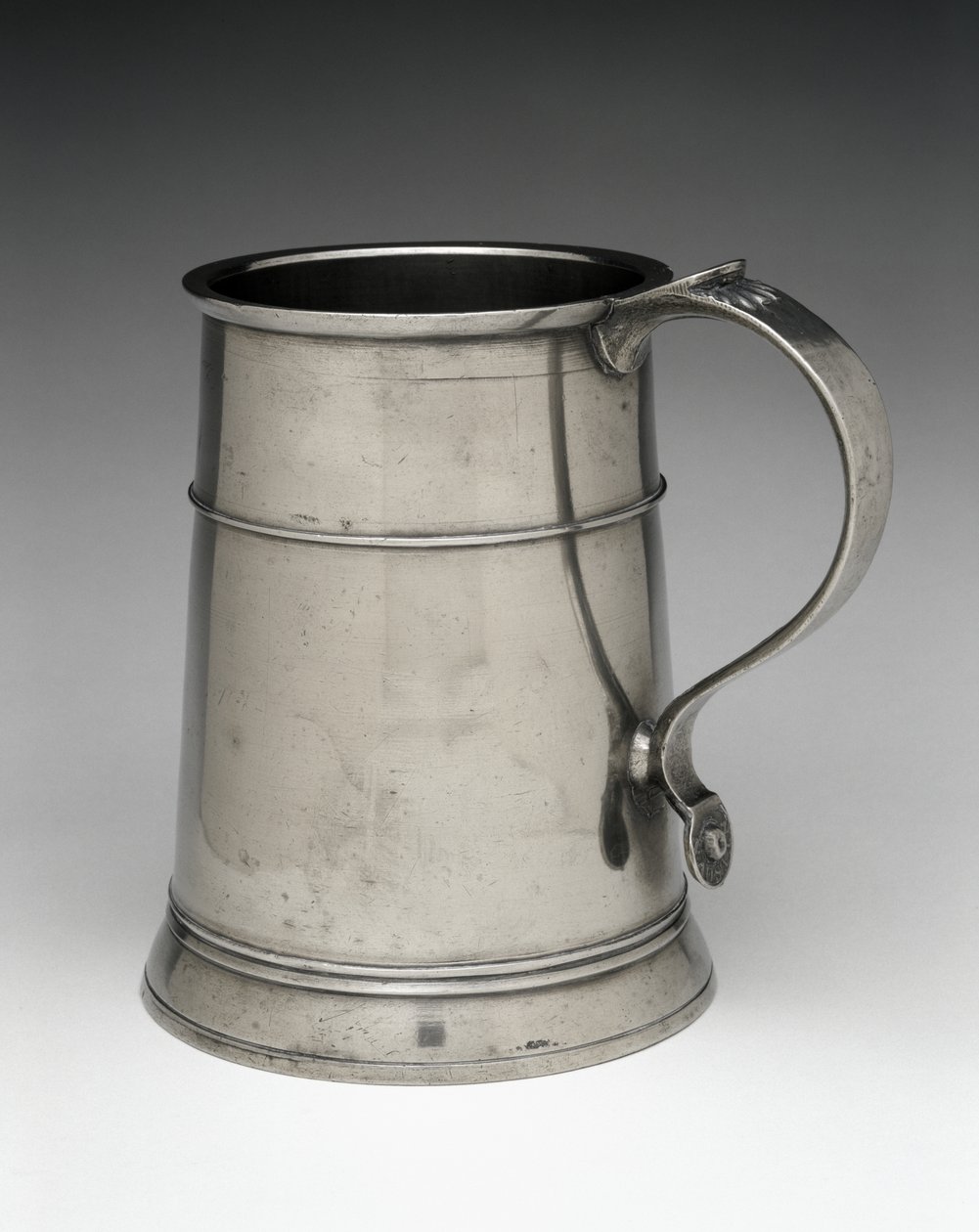 缶、1763-1807（ピューター） 作： ナサニエルオースティン