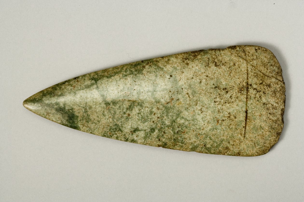 斧の頭、紀元前4500-2500年（磨かれた緑色の石）（Versoについては270530を参照） 作： 新石器時代