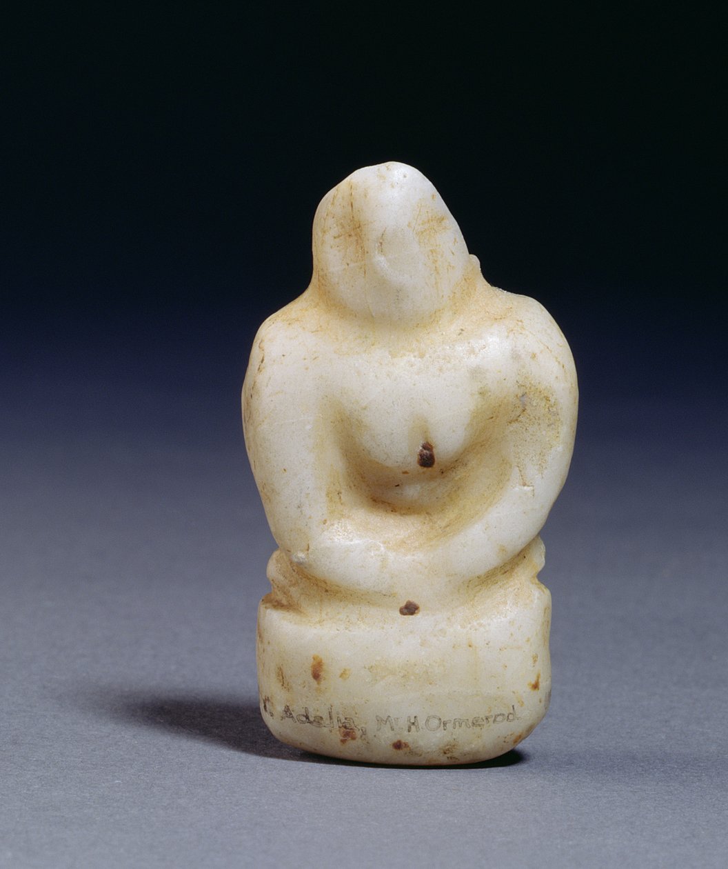 トルコ、アンタルヤ出土の置物、新石器時代後期、紀元前2000年頃（大理石） 作： 新石器時代