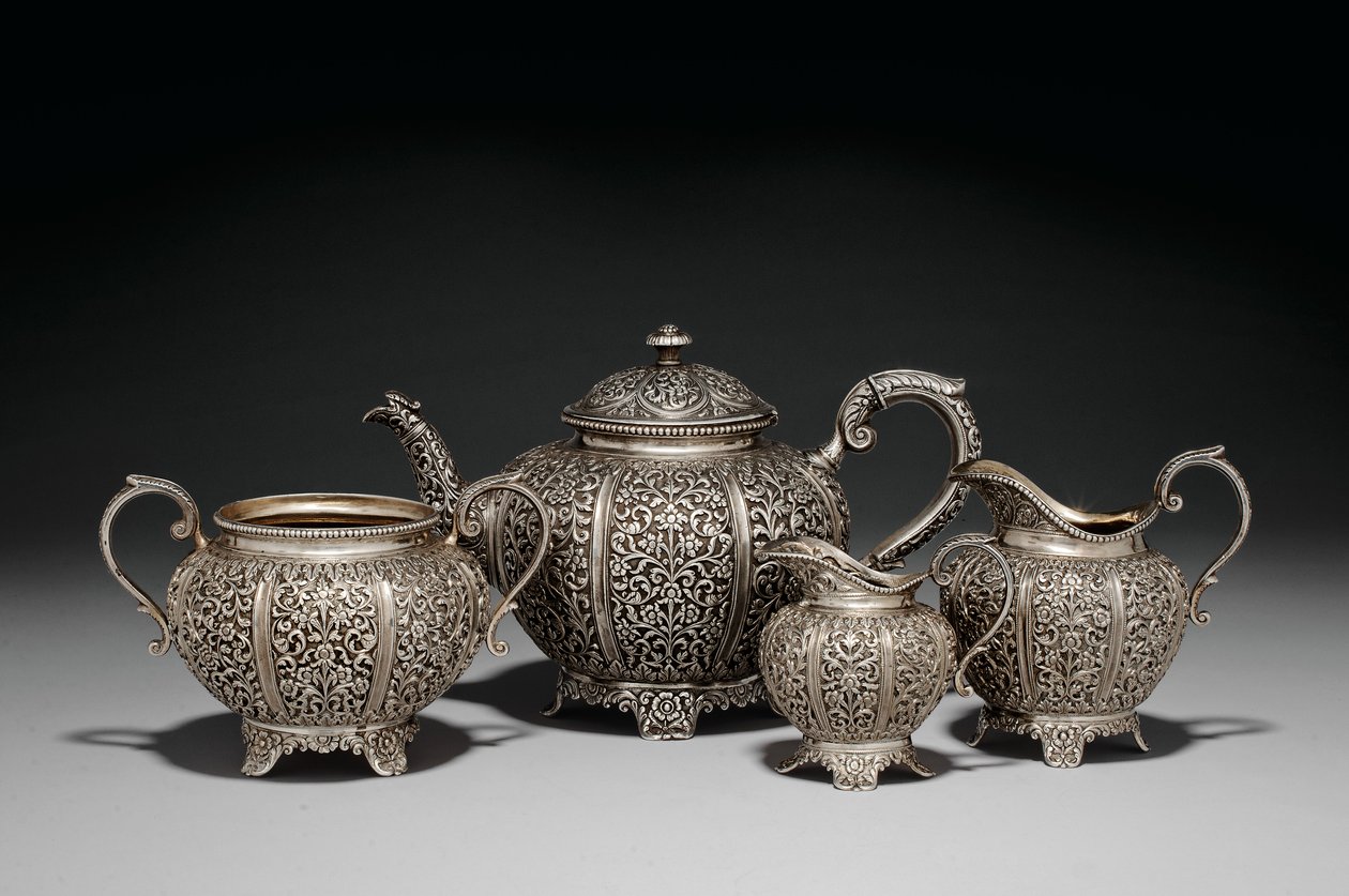 19世紀後半のRepousse 4ピースティーセット 作： ウーメルシ・マウジ