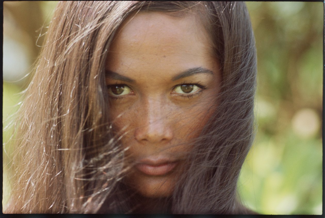 女優Nancy Kwanの写真撮影 作： オーランド・スエロ