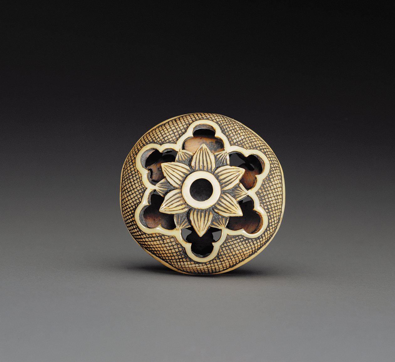根付、1870年頃（195484参照） 作： 尾崎国際