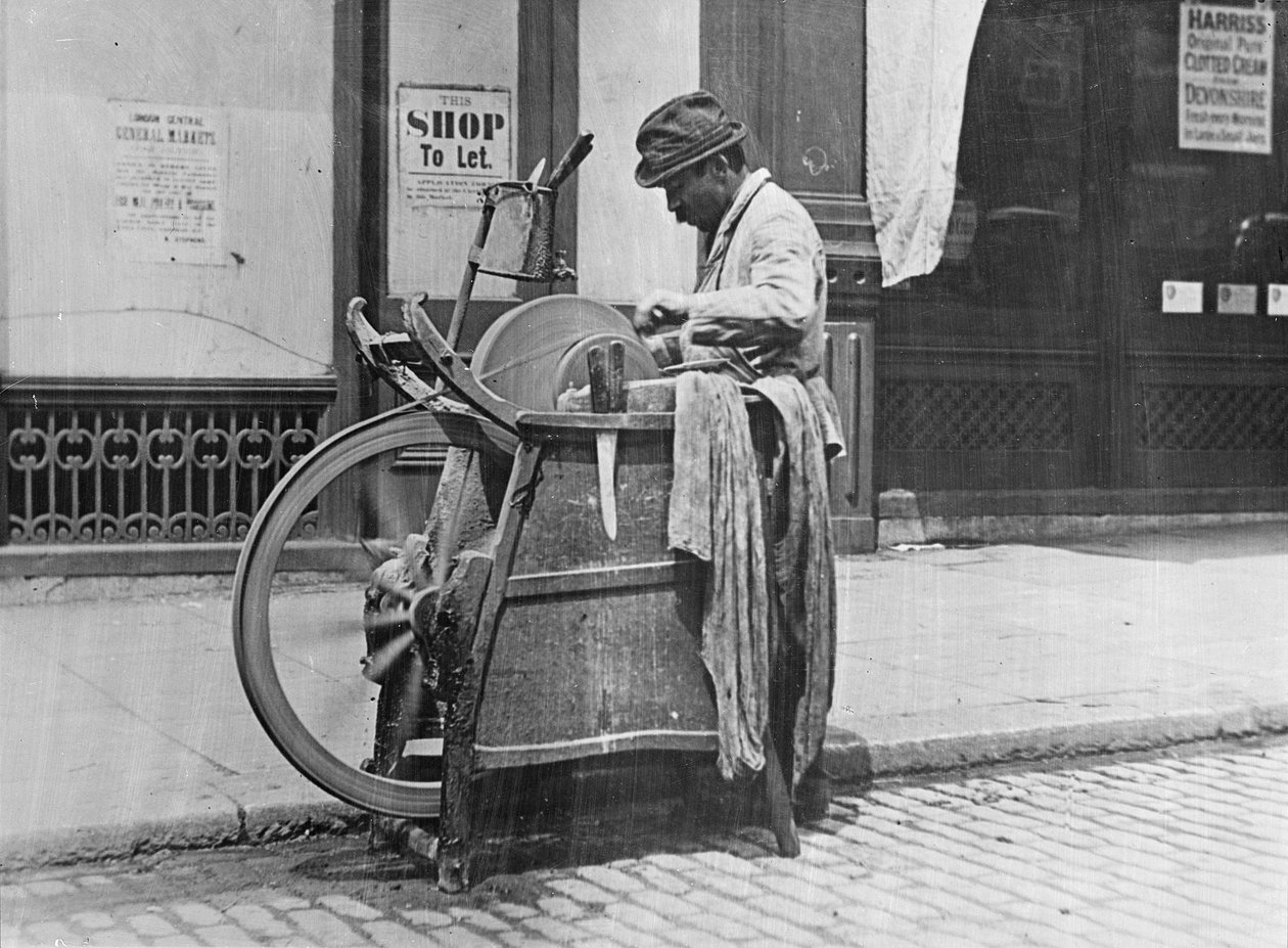 ロンドンナイフグラインダー、1894 作： ポール・マーティン