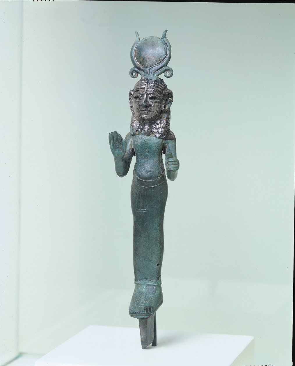フェニキアの海岸からのフェニキアの女神の小像、紀元前700-600年（青銅と銀）（45369も参照） 作： フェニキア人