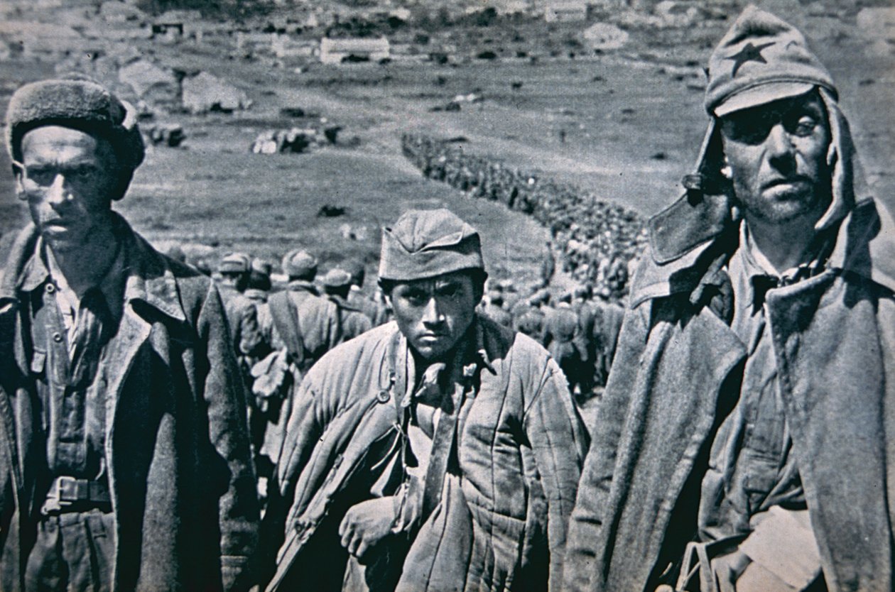 ドイツ軍に捕らえられたロシア人捕虜 作： 写真家ドイツ語