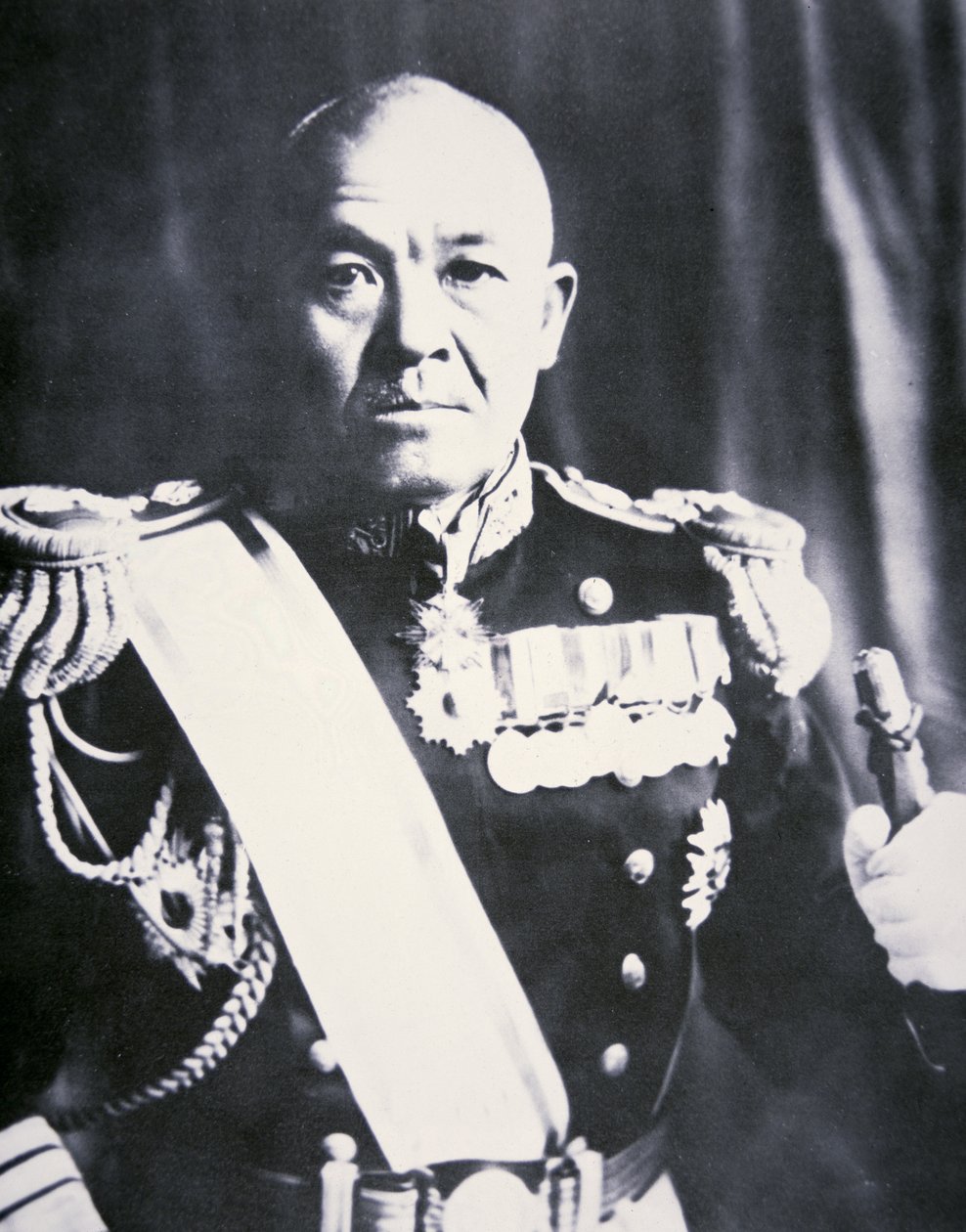 南雲忠一副司令官（モノクロ写真 作： 写真家日本人