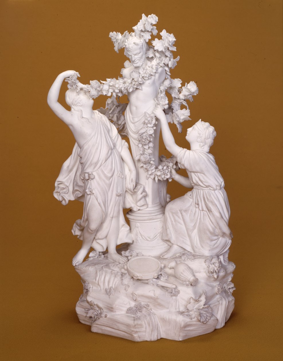 2つのBacchantes Adorning Pan、ダービー、c.1780（磁器）のフィギュアグループ 作： ピエール・ステファン