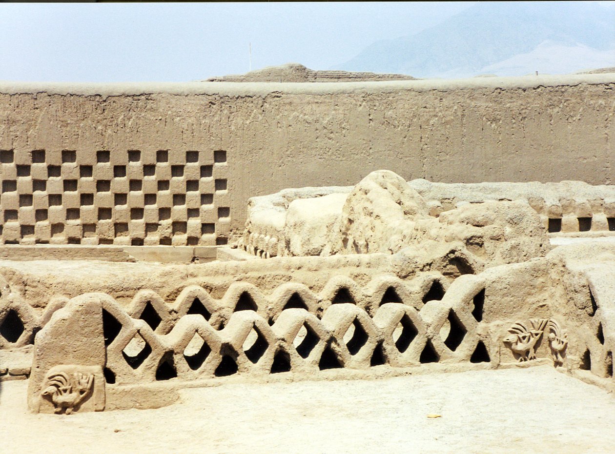 チムによって建設された廃墟と廃墟となったインカ以前の都市、1300年頃 作： プレコロンビアン