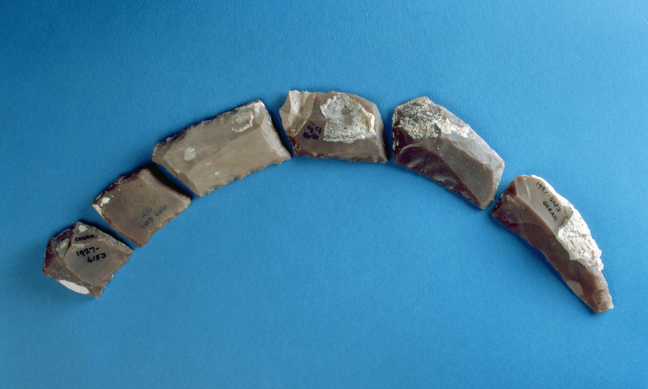 イスラエルの鎌刃、青銅器時代後期から青銅器時代初期（フリント） 作： 先史時代