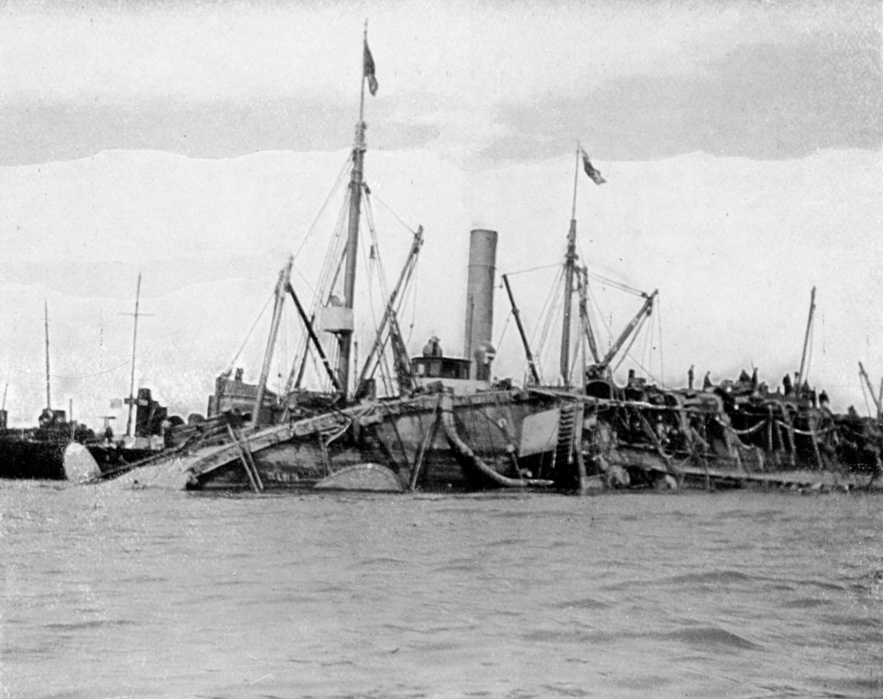 HMSグラディエーターの昇格、1908年。 作： 女王アレクサンドラ