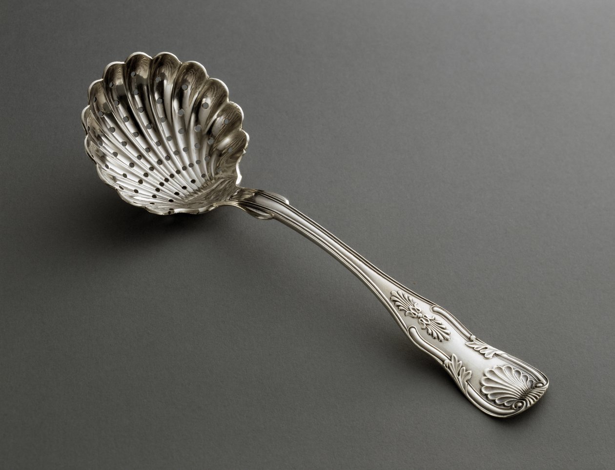 ピアスレードル、c。 1825-1846（シルバー） 作： R.とW.ウィルソン