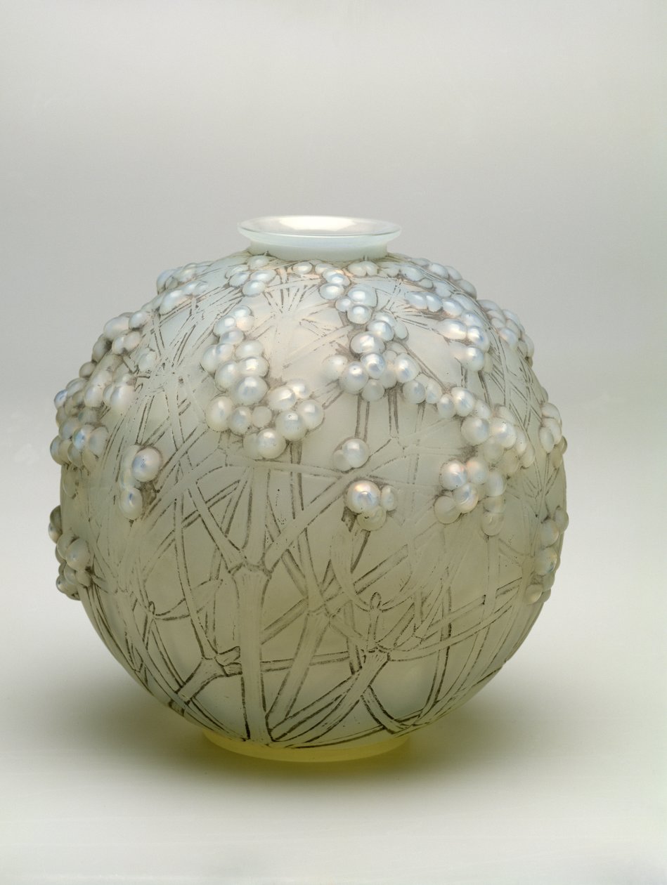 ドルイド花瓶、1924（吹きガラス） 作： ルネ・ジュール・ラリック