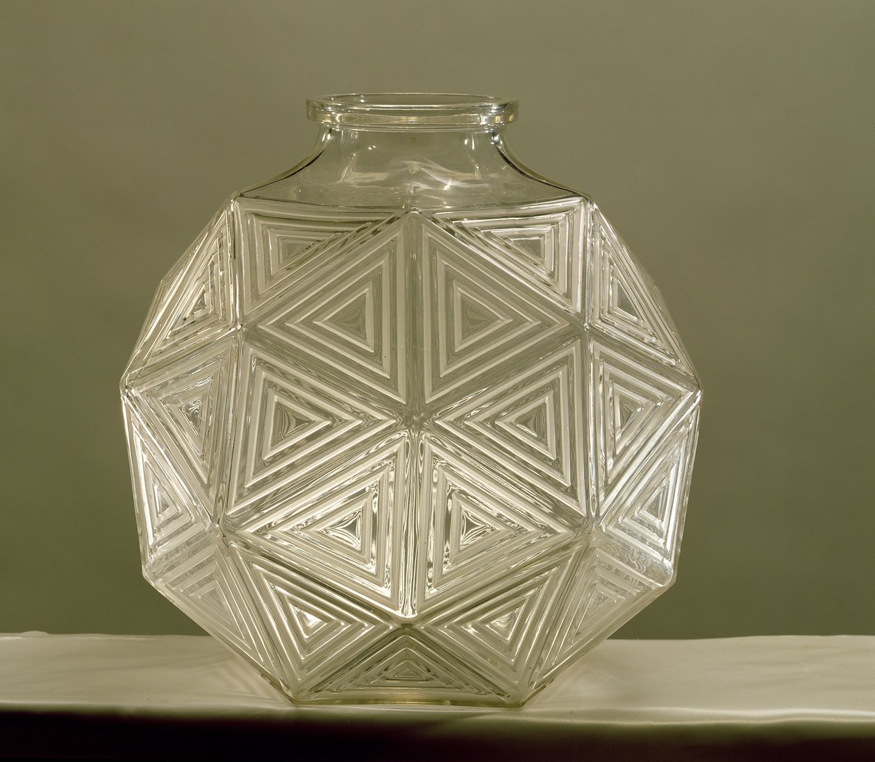 南京花瓶、1925年（透明で曇りガラス） 作： ルネ・ジュール・ラリック