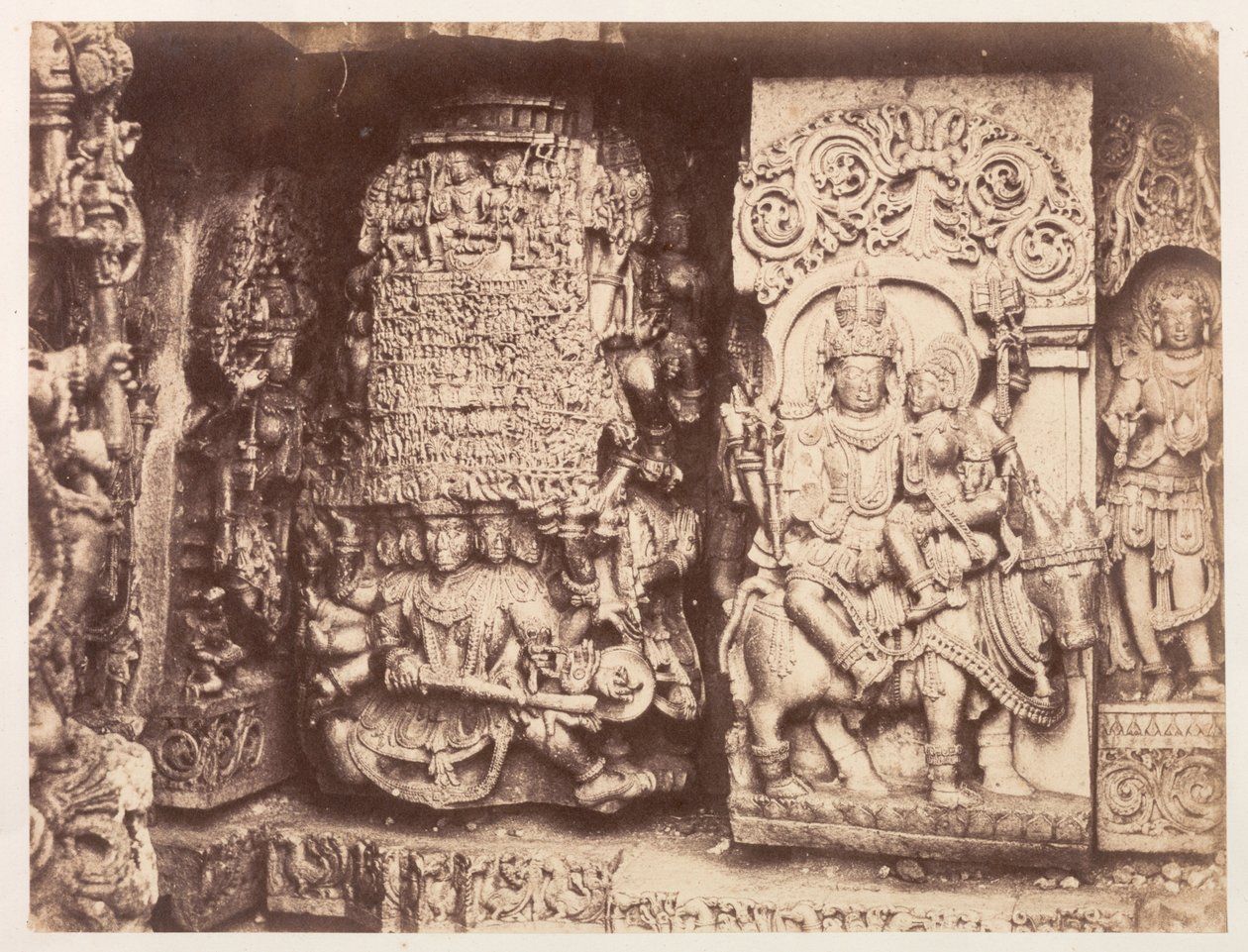 Hoysaleswara 寺院の彫刻、Halebit 作： リチャードバナーオークリー