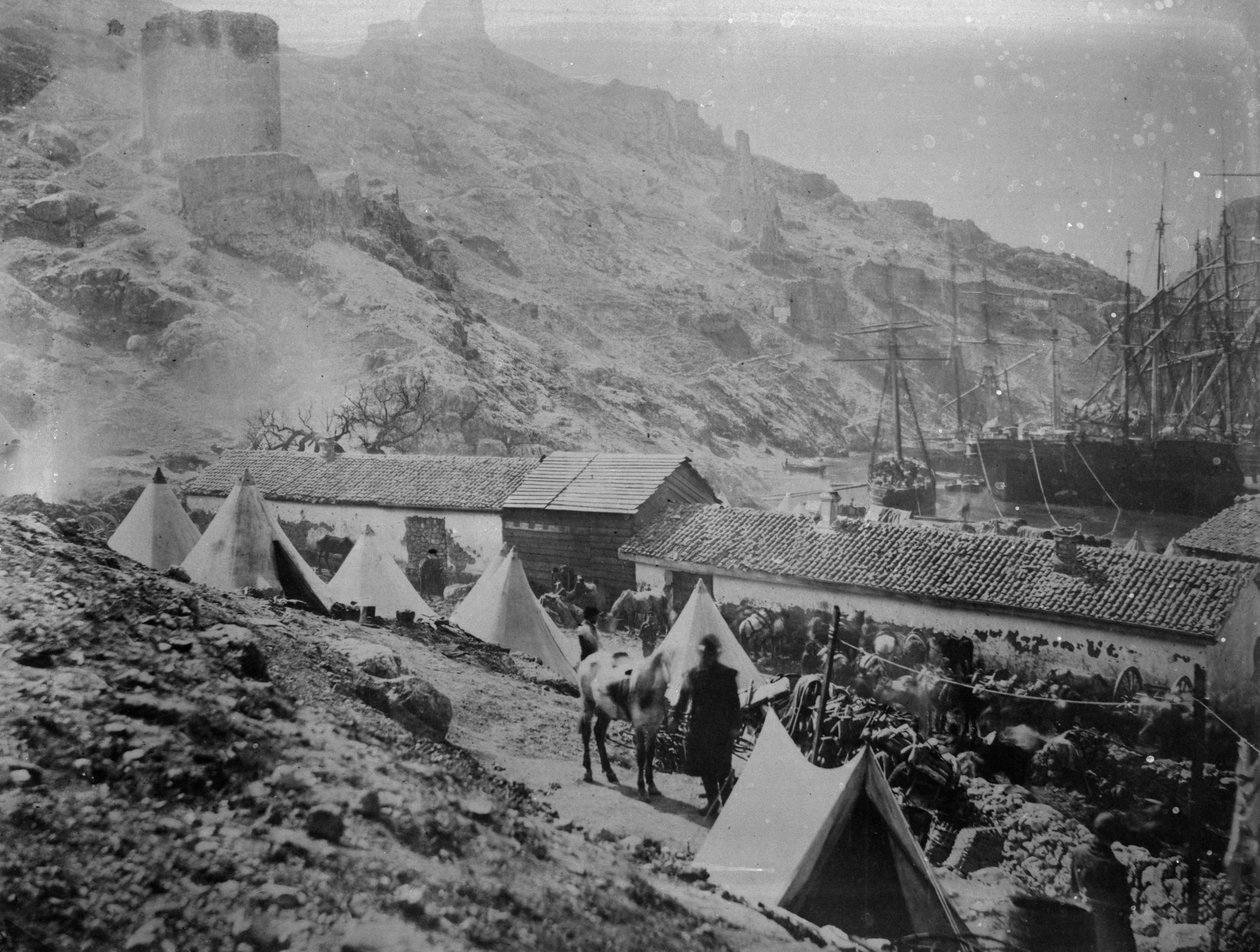 クリミア戦争中のバラクラの港、1855年頃 作： ロジャー・フェントン