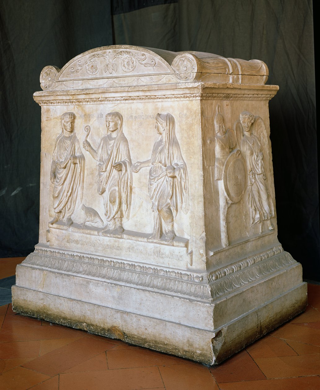 アウグストゥスのラレに捧げられた祭壇（63 BC-AD 14） 作： 小説
