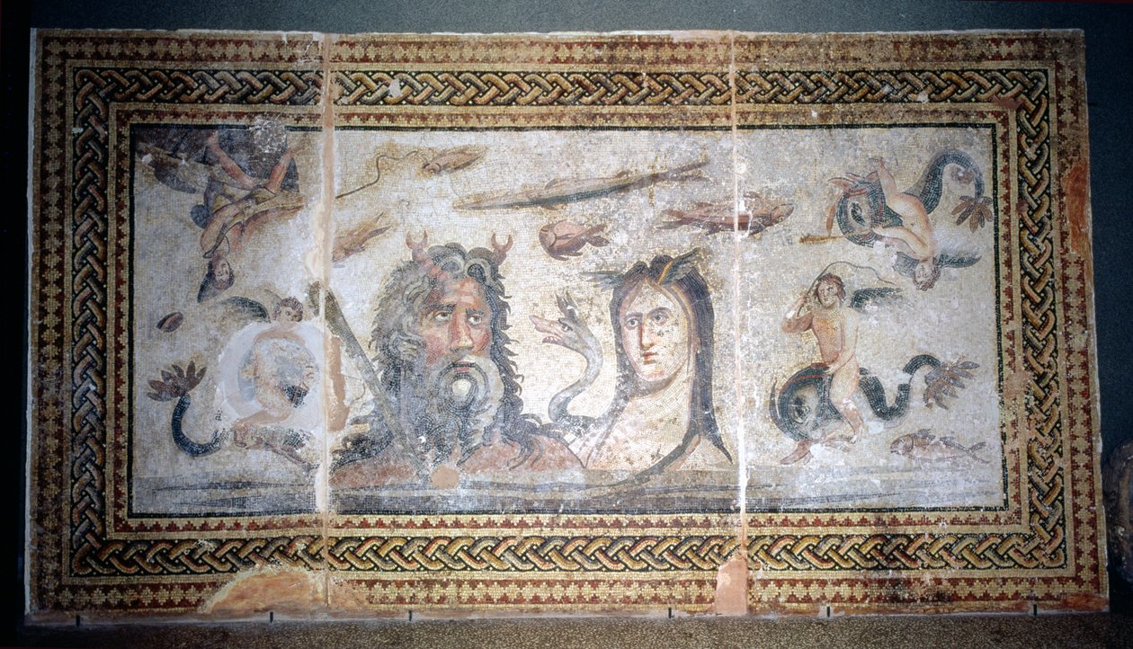 Belkis（現在のZeugma）トルコ（モザイク）の海の生き物に囲まれたOceanusとTethysを描いた床 作： 小説