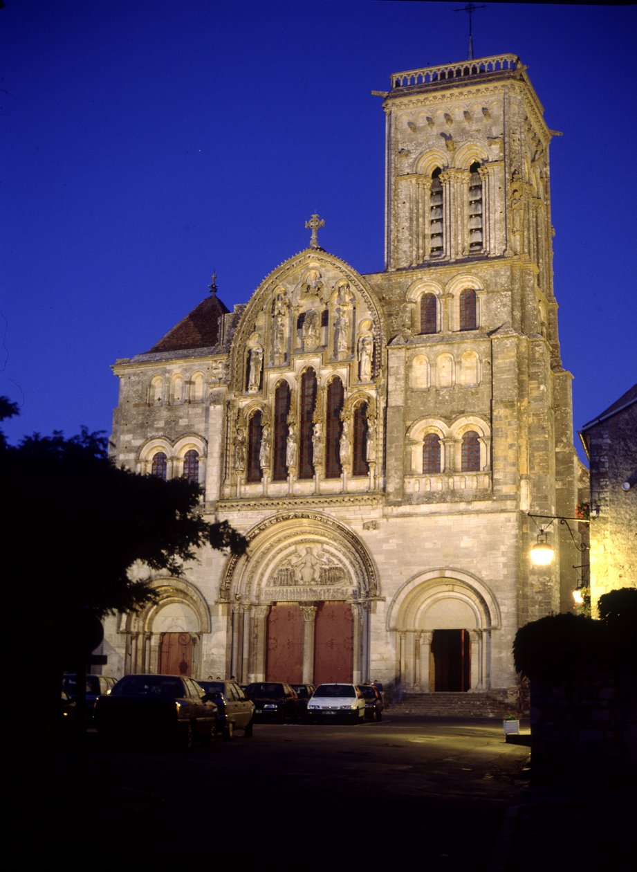 Cathedrale de Vezelay（ヨンヌ89）。 作： ロマネスク