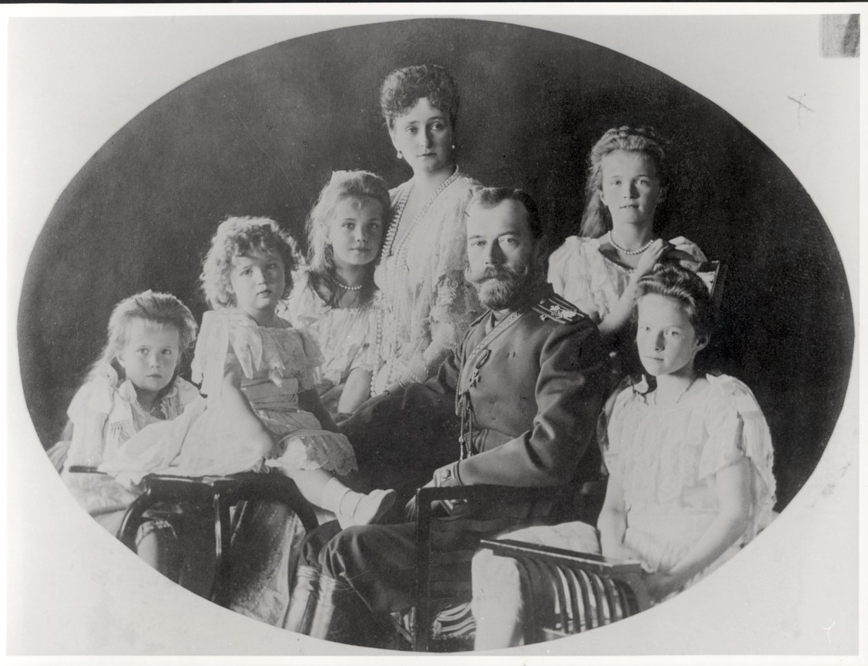 皇帝ニコライ2世（1868-1918）の家族 作： ロシアの写真家