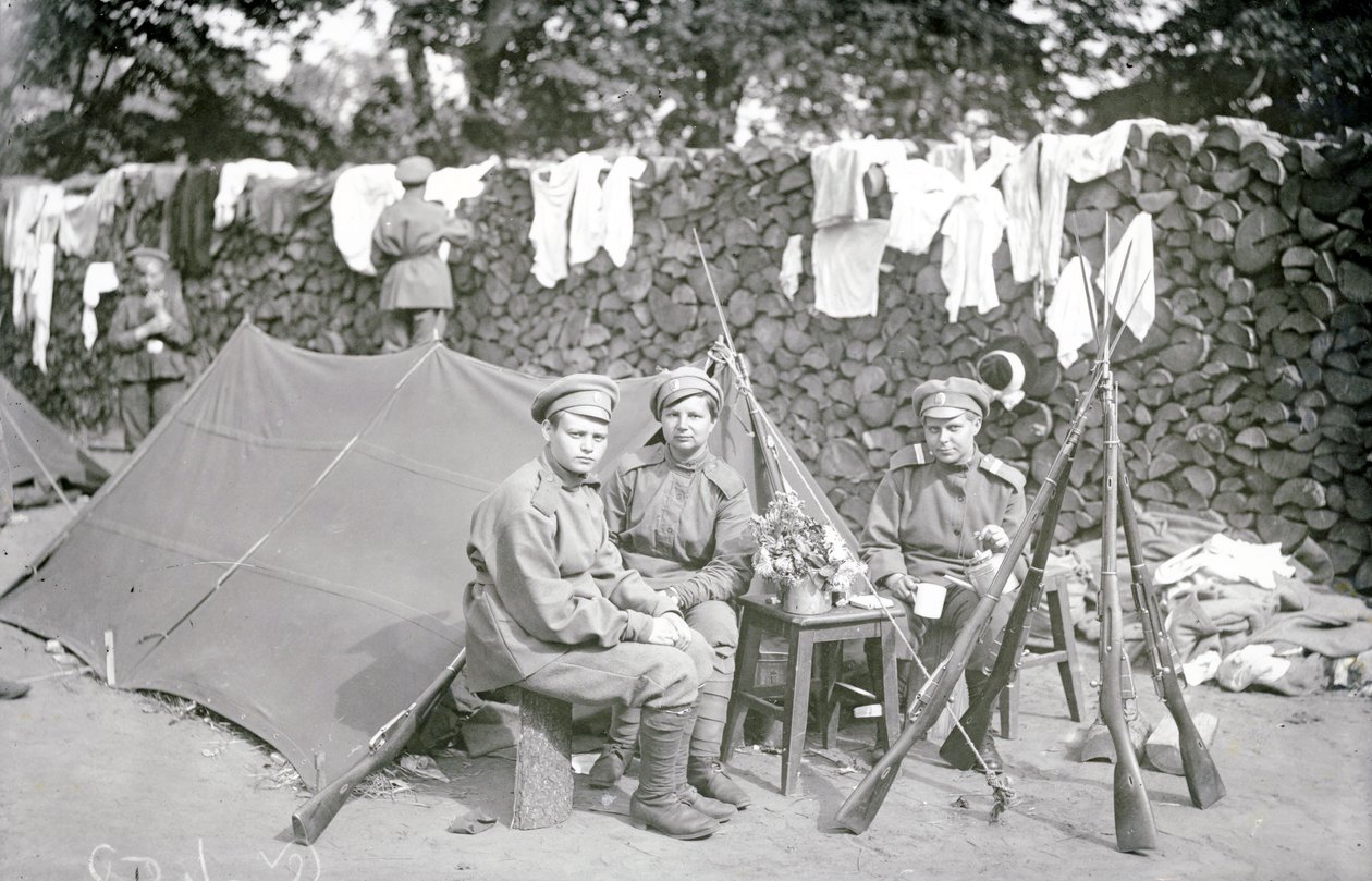 女性大隊、サンクトペテルブルク、1917 作： ロシアの写真家