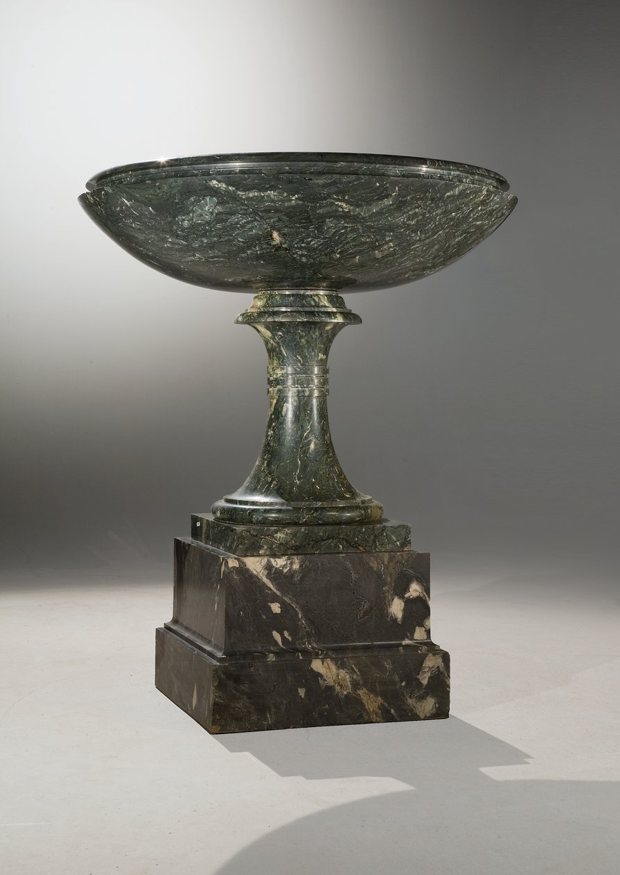 花瓶、c.1830-40 作： ロシア語学校
