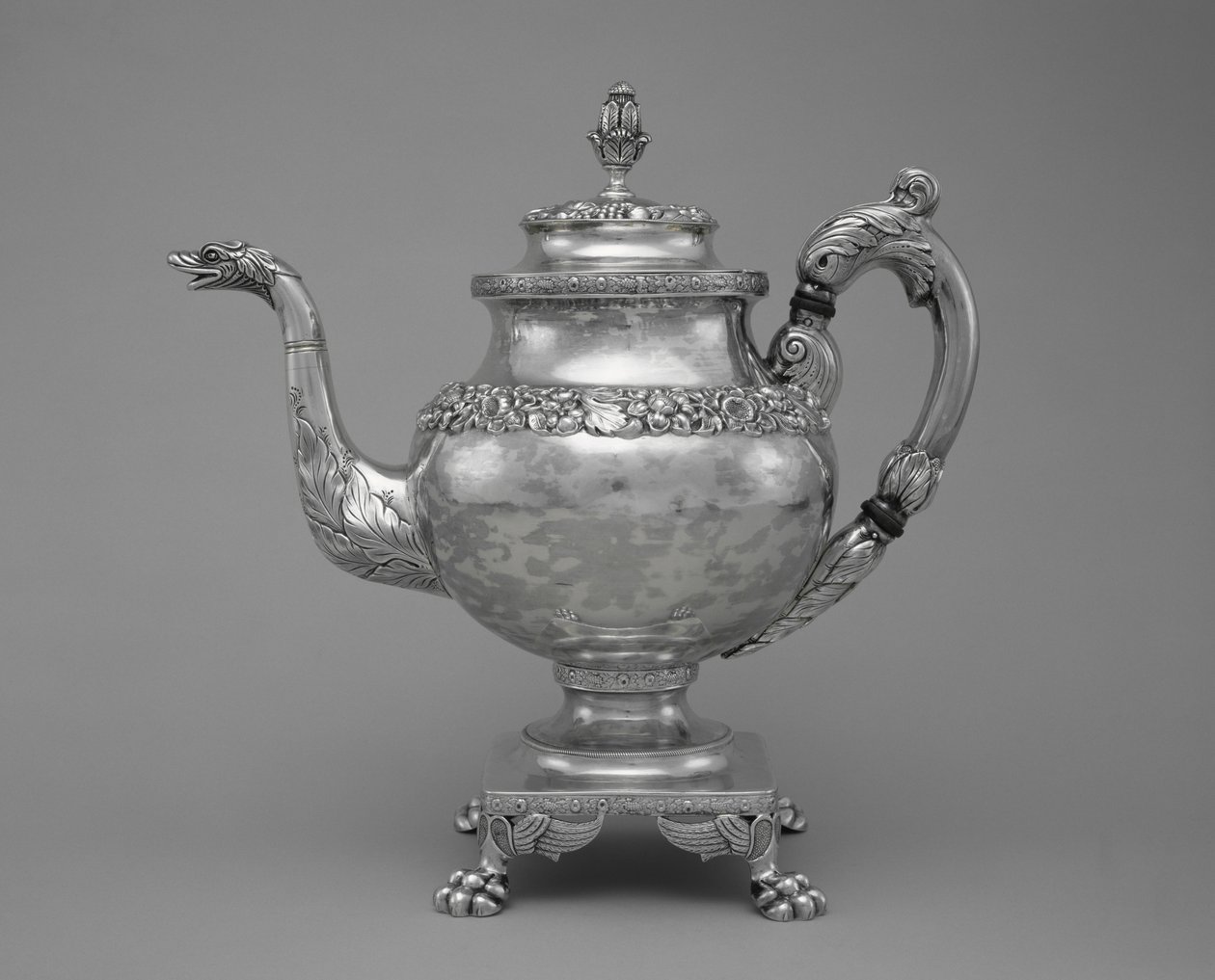 コーヒーポット、紅茶とコーヒーのサービスの一部、1824-27（シルバー） 作： サミュエル・カーク