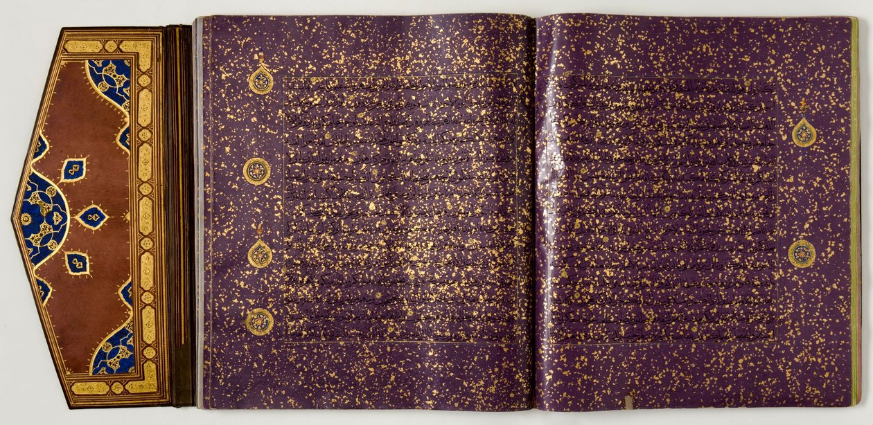 コーラン、c.1450-60（革とインクと金の紙） 作： 学校イラン