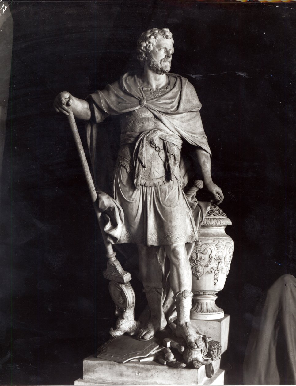 Hannibal Triumphant、1722（大理石）（bw写真） 作： セバスチャン・スロッツ