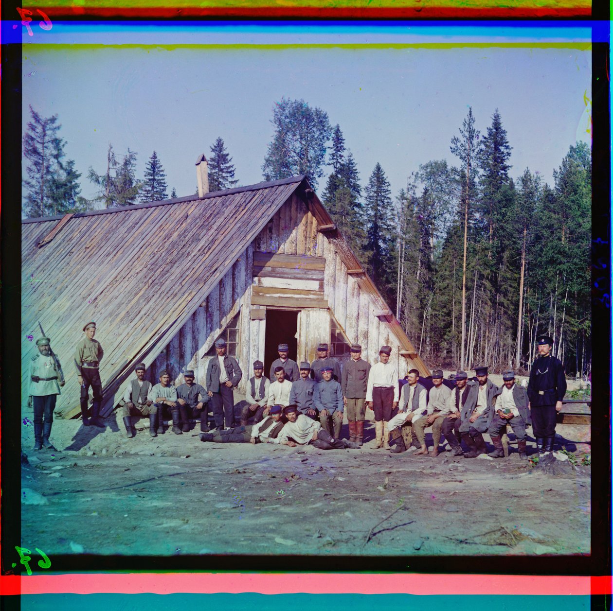 1915年の冬の攻撃に失敗したロシア、カレリアでの兵舎前のオーストリアの捕虜 作： セルゲイ・プロクディン・ゴルスキー