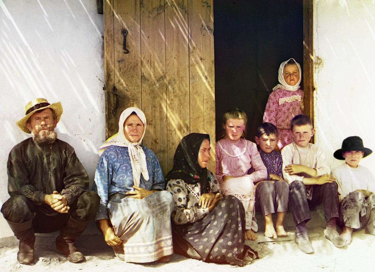 ムガン：1905年から1915年にかけてのロシア人帝国、グラフォフカ族の子どものいる開拓者の家族 作： セルゲイ・プロクディン・ゴルスキー
