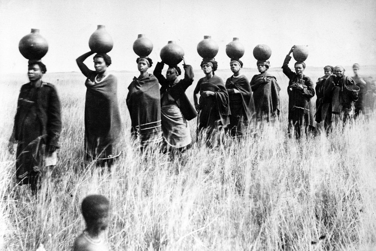 ジュアラを町にもたらす、1895年頃 作： 南アフリカの写真家