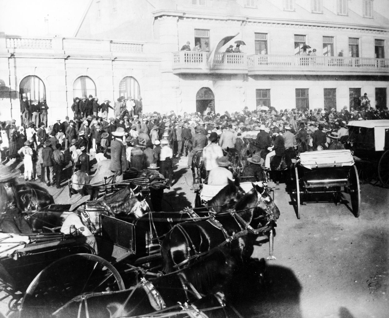 ヨハネスブルグでのフォルクスラードのレセプション、1895年頃 作： 南アフリカの写真家
