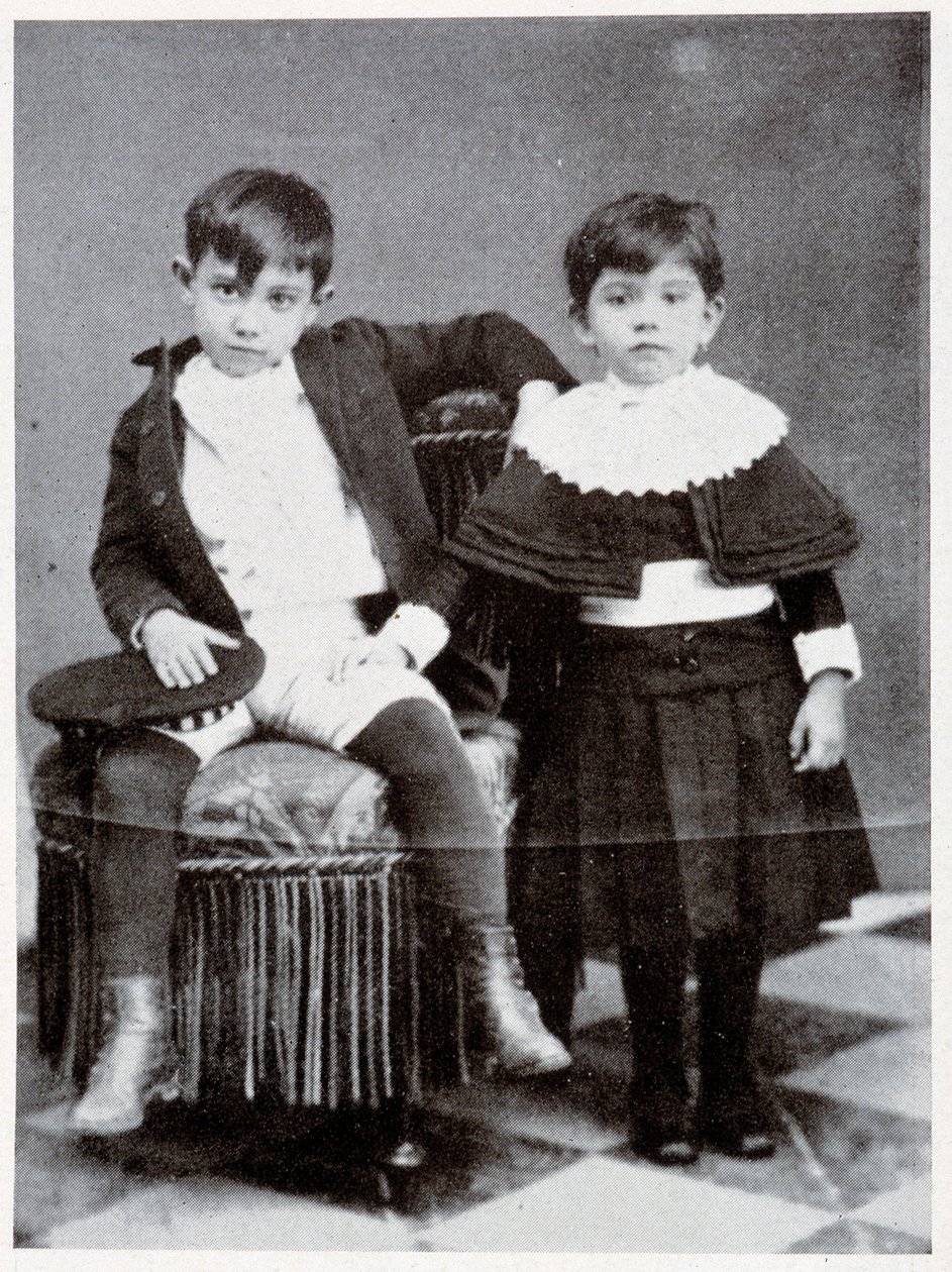 7歳のパブロピカソと妹、コンチタ、1888年 作： スペインの写真家