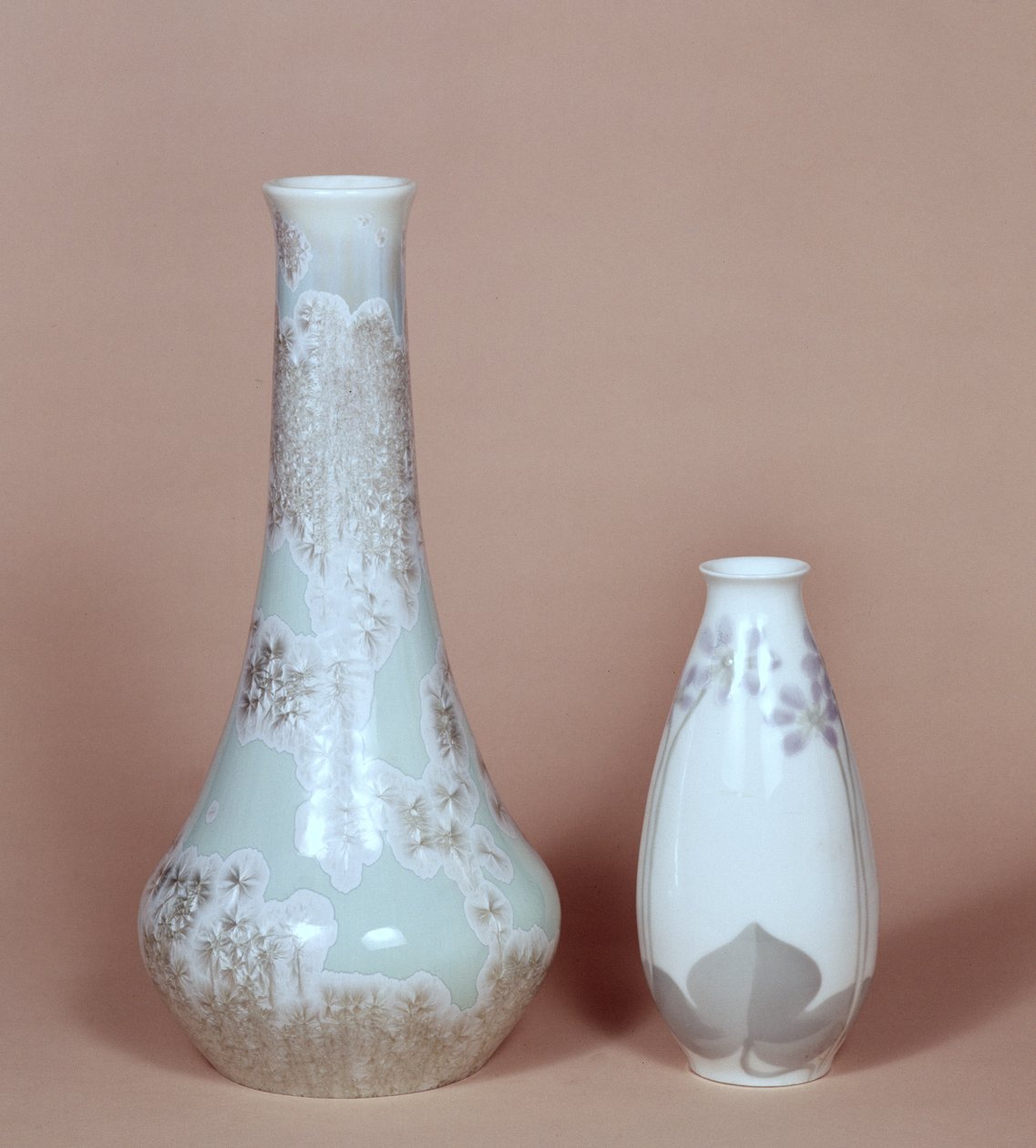 花瓶のローストランドグループ、1900年頃（磁器） 作： スウェーデン語学校