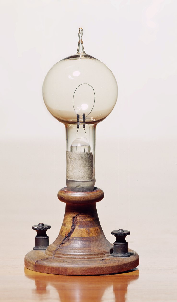 電気フィラメント、1879（ガラスおよび木材）（259550および260230も参照） 作： トーマス・アルバ・エジソン