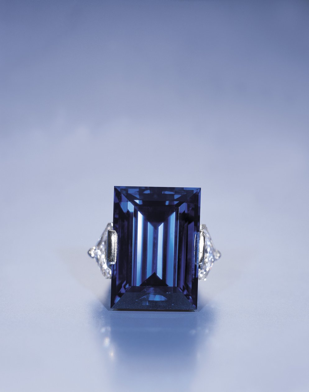 The Rockefeller Sapphire（ダイヤモンド、サファイア、プラチナ 作： ティファニーアンドカンパニー
