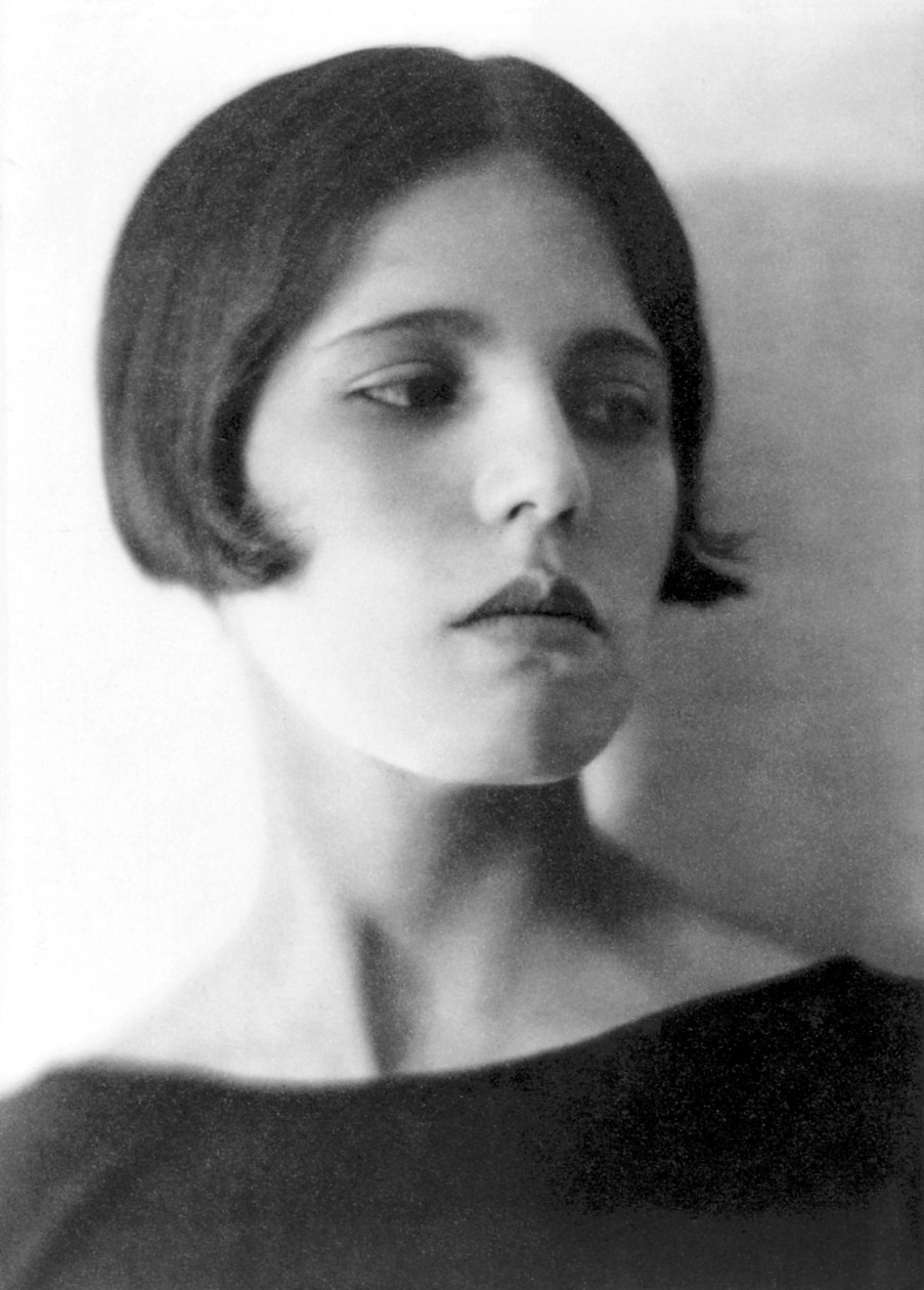 マリアマリンデオロスコ、メキシコシティ、1925年頃 作： ティナ・モドッティ