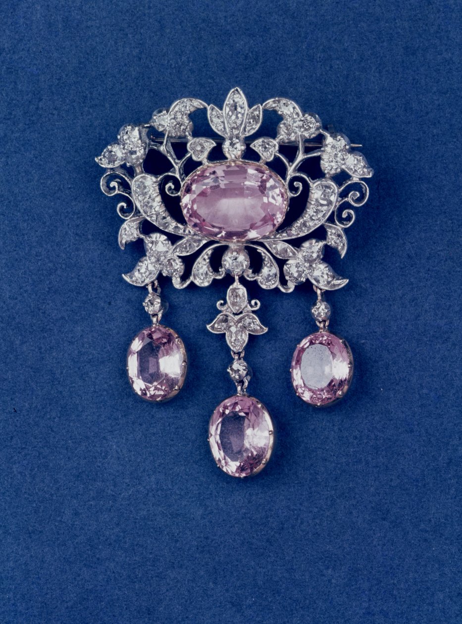 花の形をしたブローチ、c.1780トパーズとダイヤモンド 作： 不明不明