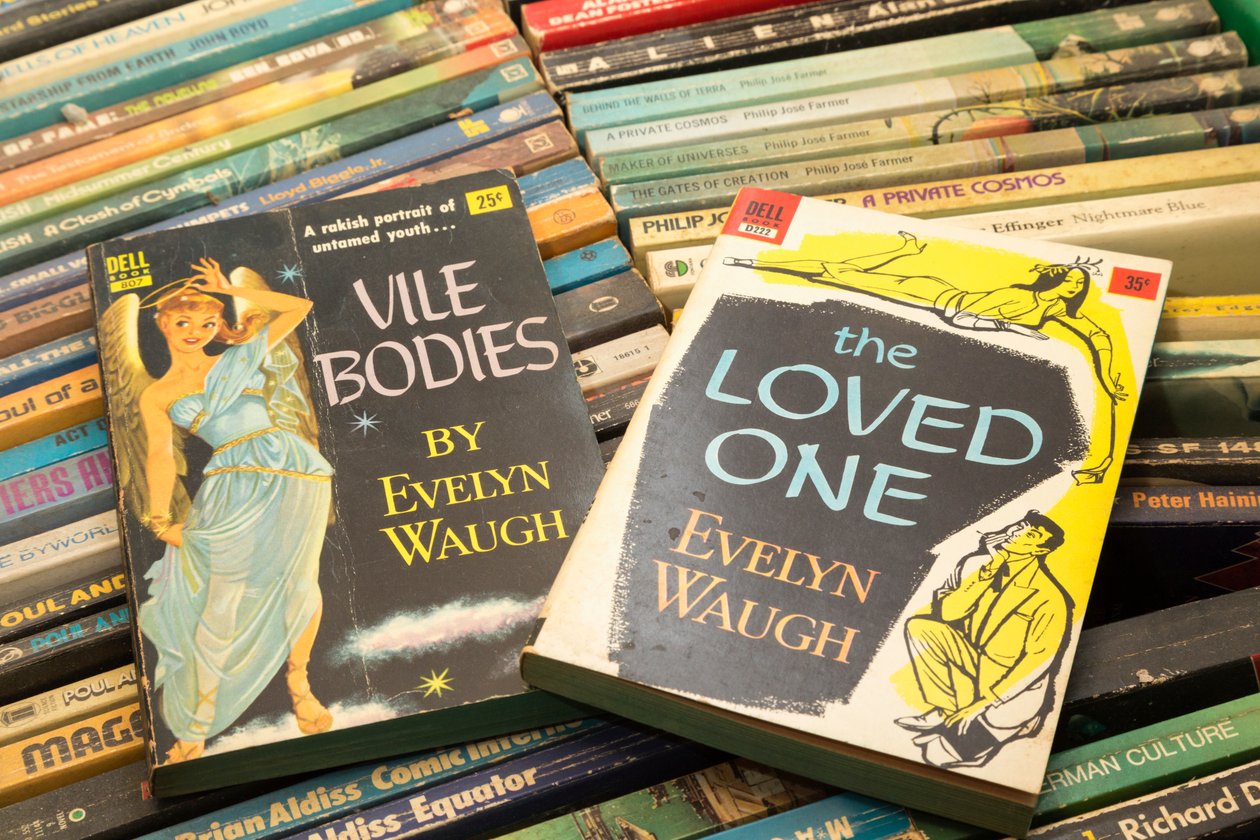 初期のEvelyn Waughのペーパーバックの表紙。 作： 不明不明