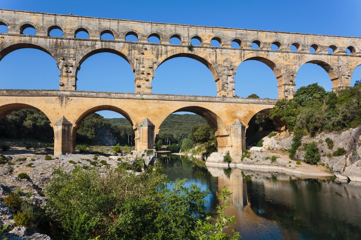 ポンデュガール、ローマの水道橋、フランス。 作： 不明不明