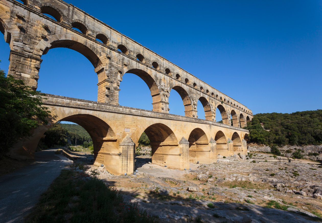 ポンデュガール、ローマの水道橋、フランス。 作： 不明不明