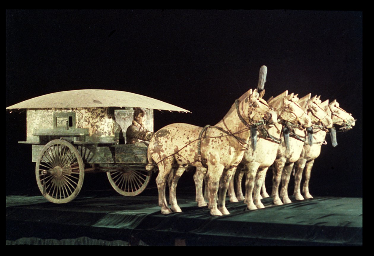 テラコッタ軍、秦王朝、紀元前210年。馬と馬車 作： 不明不明