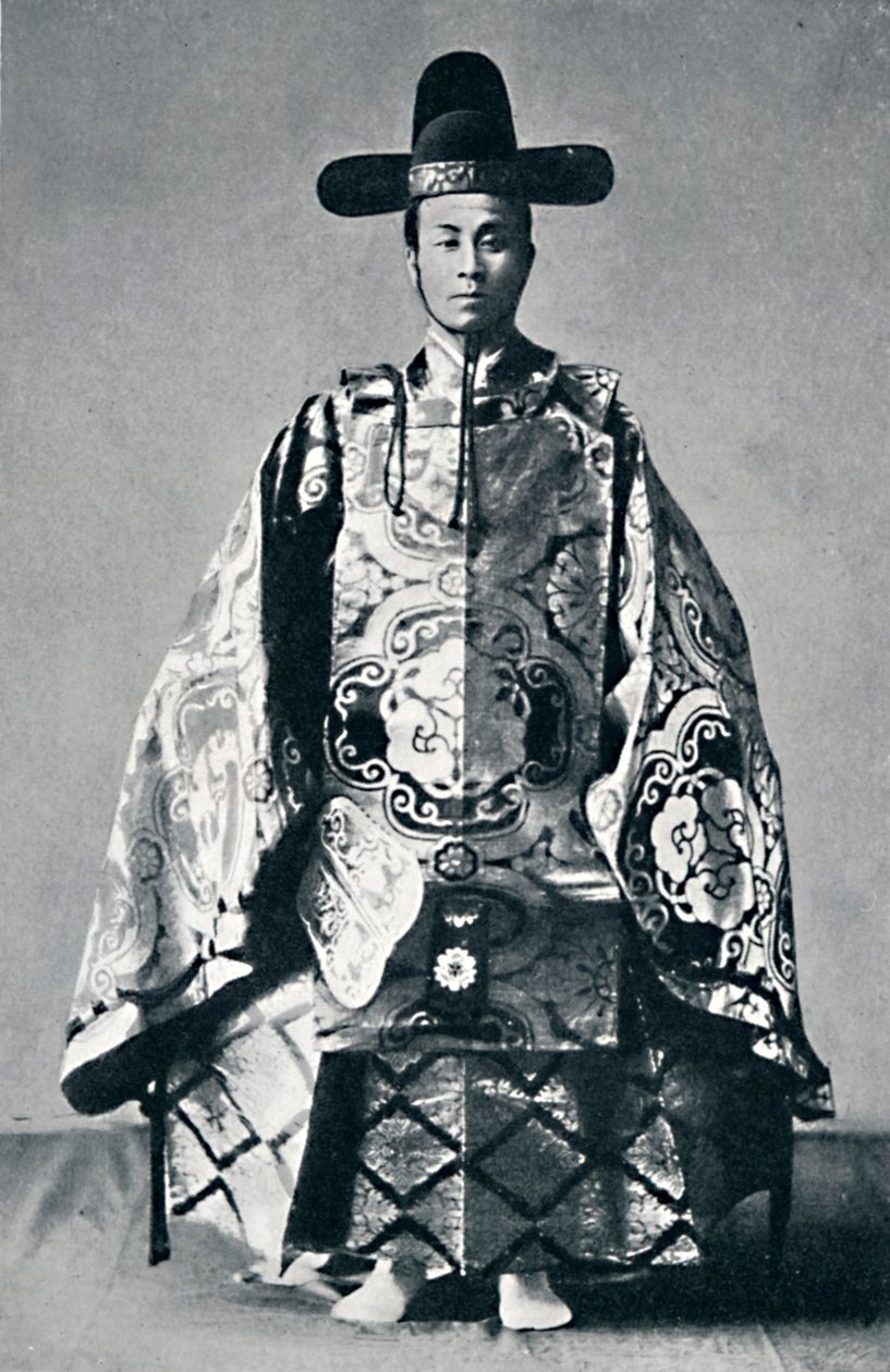 1902年に古代のドレスを着た高貴な日本の法廷 作： 不明