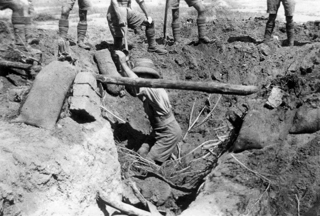 崩壊したイギリスのダグアウト、メソポタミア、第一次世界大戦、1918年 作： 不明
