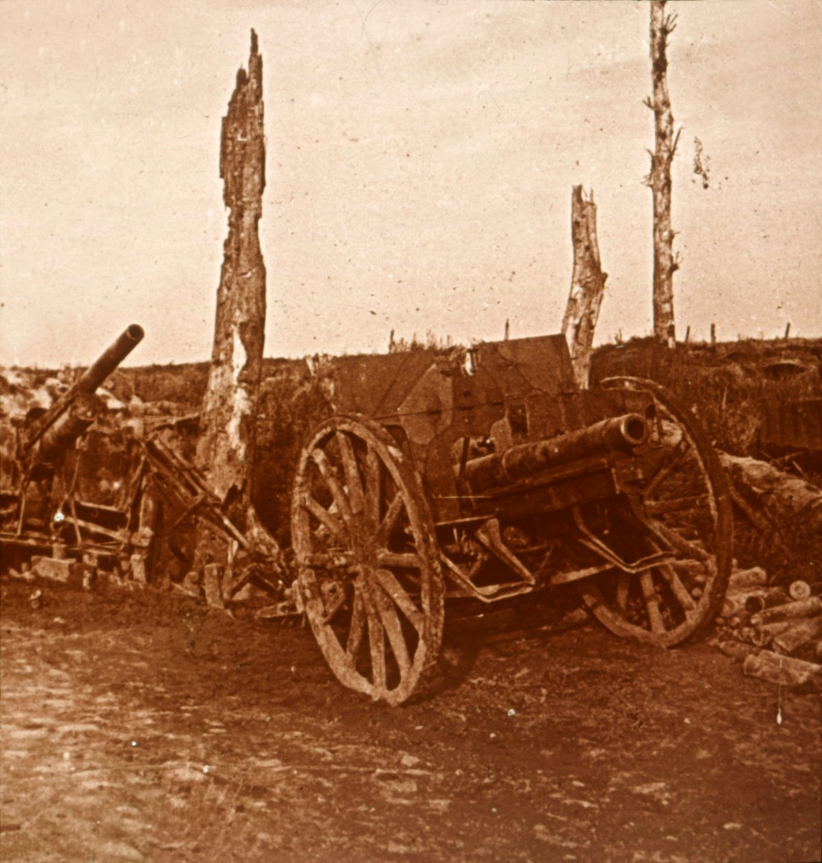 放棄された大砲、c1914-c1918 作： 不明