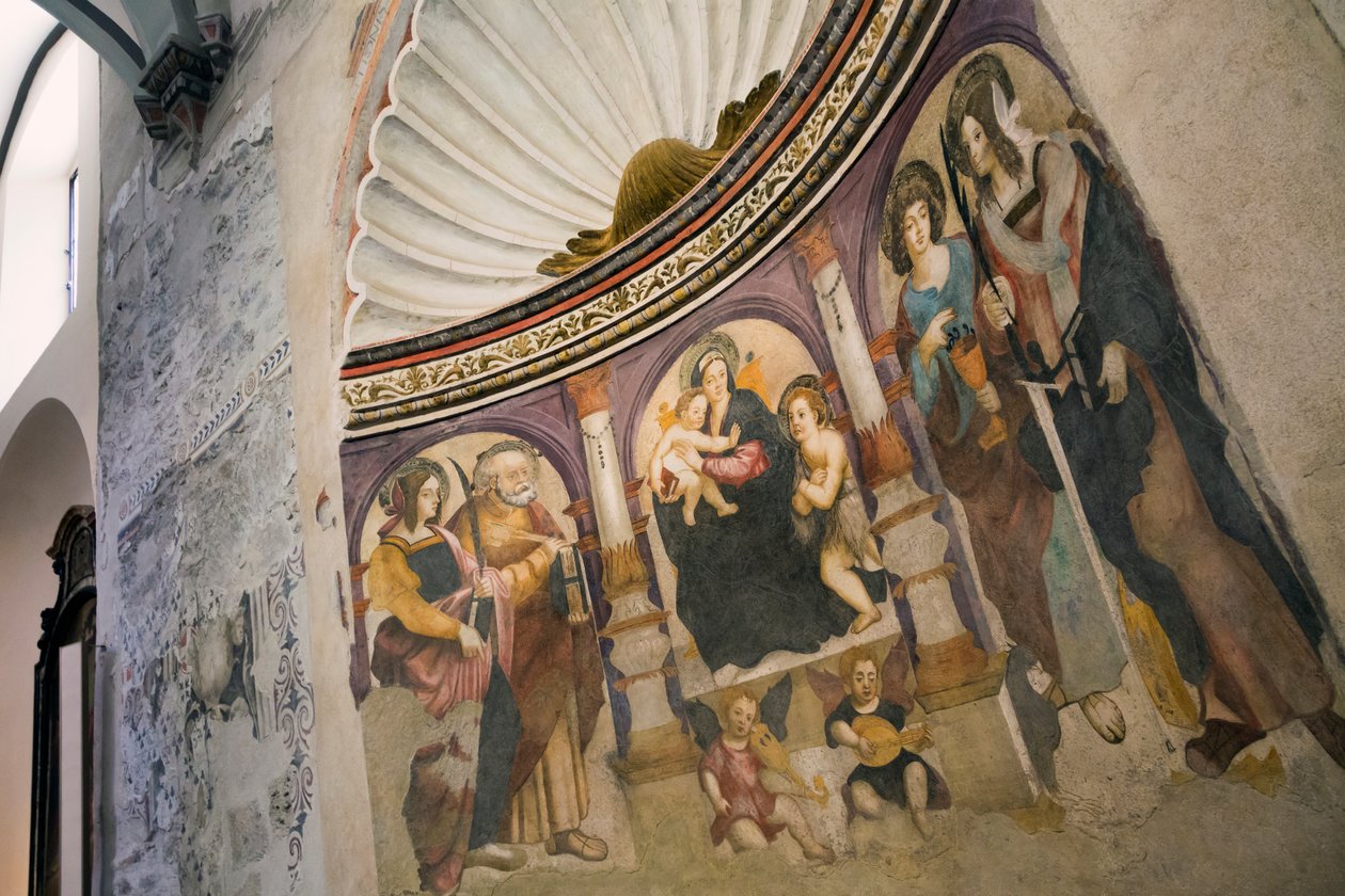 イタリア、アオスタ。聖ルチアの祭壇。フレスコ画。 作： 不明